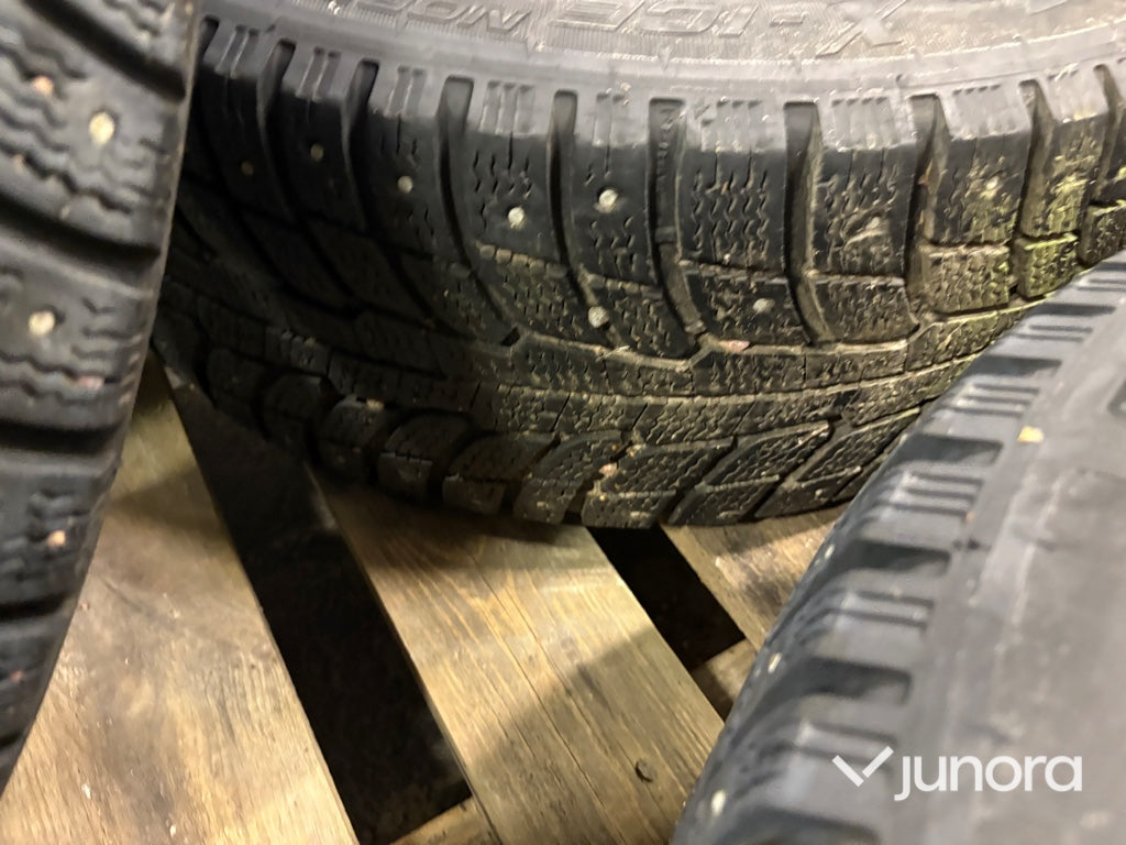 Dubbade däck på fälg – Michelin X-Ice North (4st)