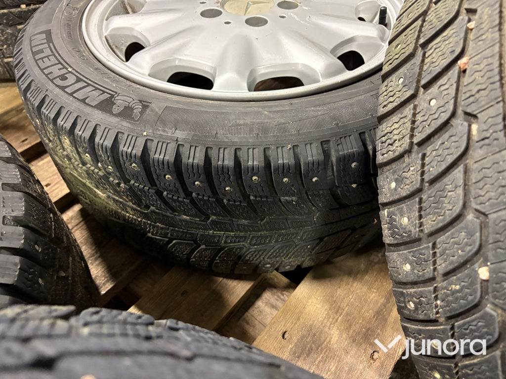 Dubbade däck på fälg – Michelin X-Ice North (4st)