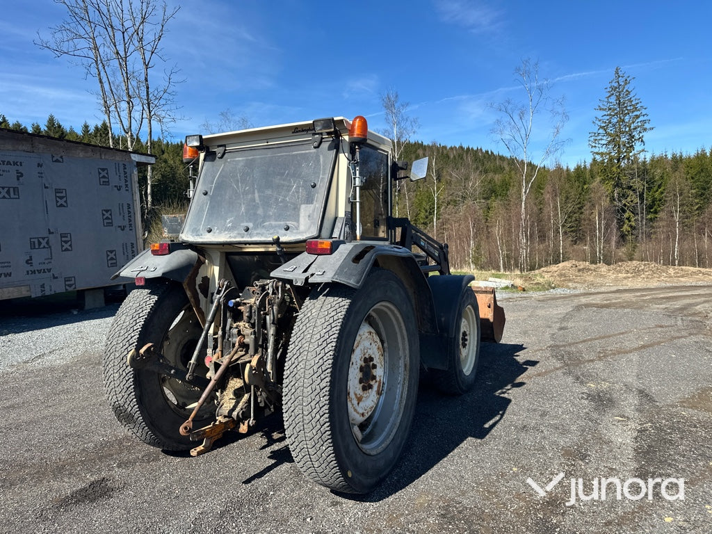 Traktor - Lamborghini, Med lastare