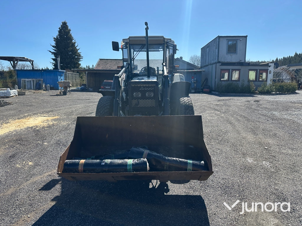 Traktor - Lamborghini, Med lastare