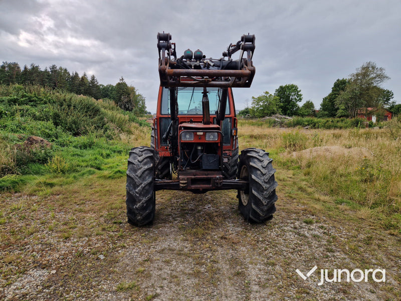 Lastartraktor New Holland 110-90