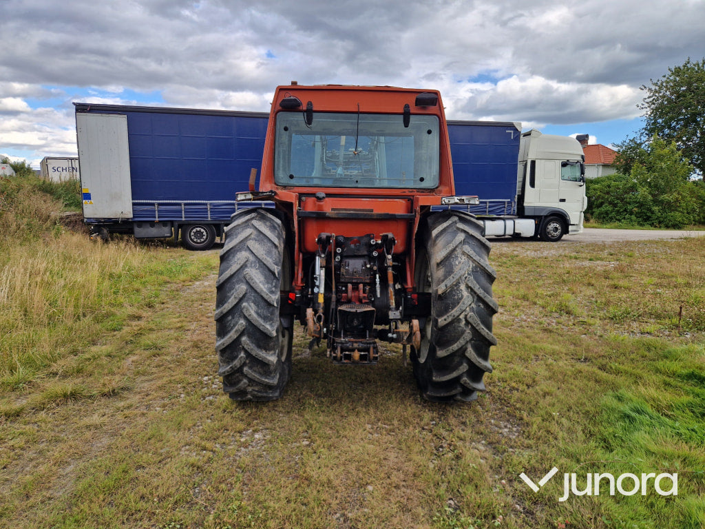 Lastartraktor New Holland 110-90