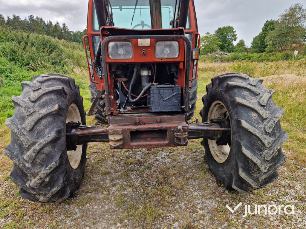 Lastartraktor New Holland 110-90
