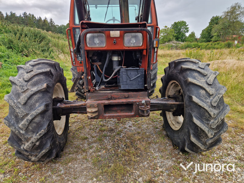 Lastartraktor New Holland 110-90