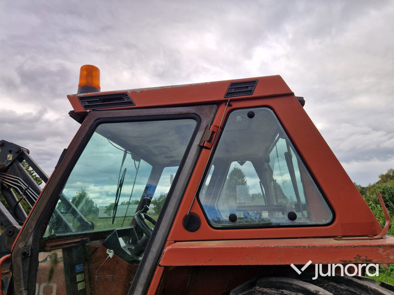Lastartraktor New Holland 110-90