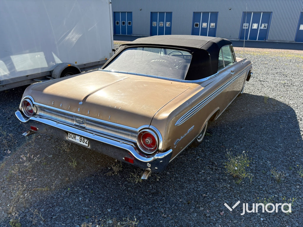 Ford Galaxie