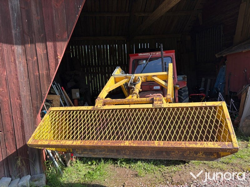 Traktor Massey Ferguson 135 S