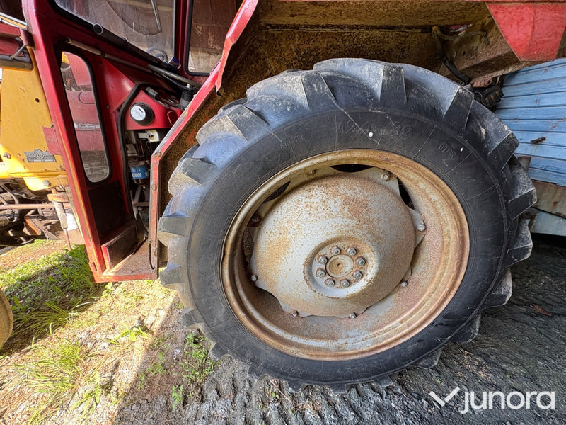 Traktor Massey Ferguson 135 S