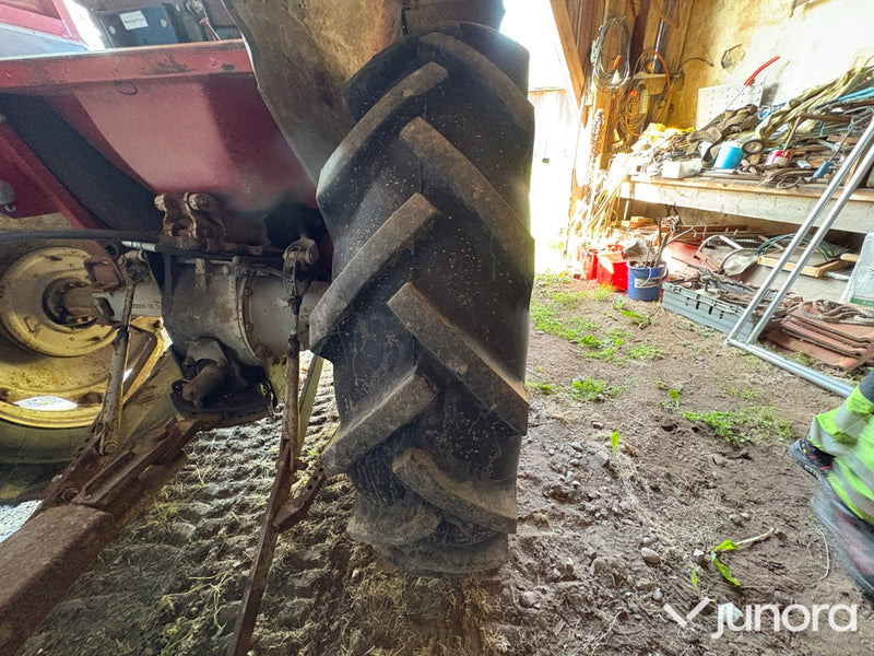 Traktor Massey Ferguson 135 S