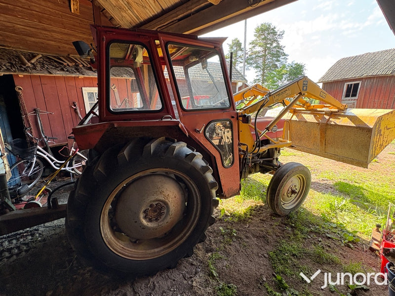 Traktor Massey Ferguson 135 S