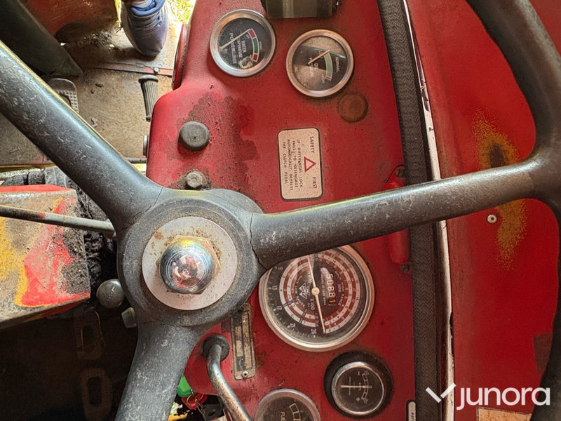 Traktor Massey Ferguson 135 S