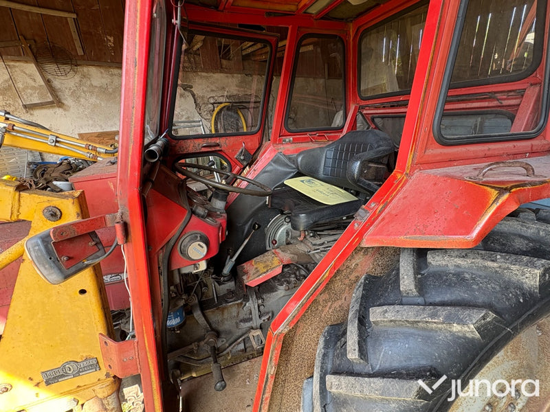 Traktor Massey Ferguson 135 S