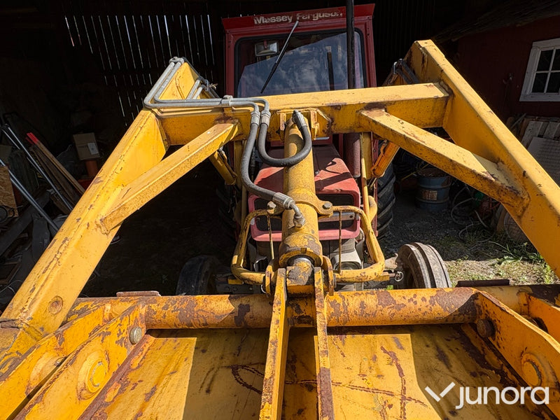 Traktor Massey Ferguson 135 S