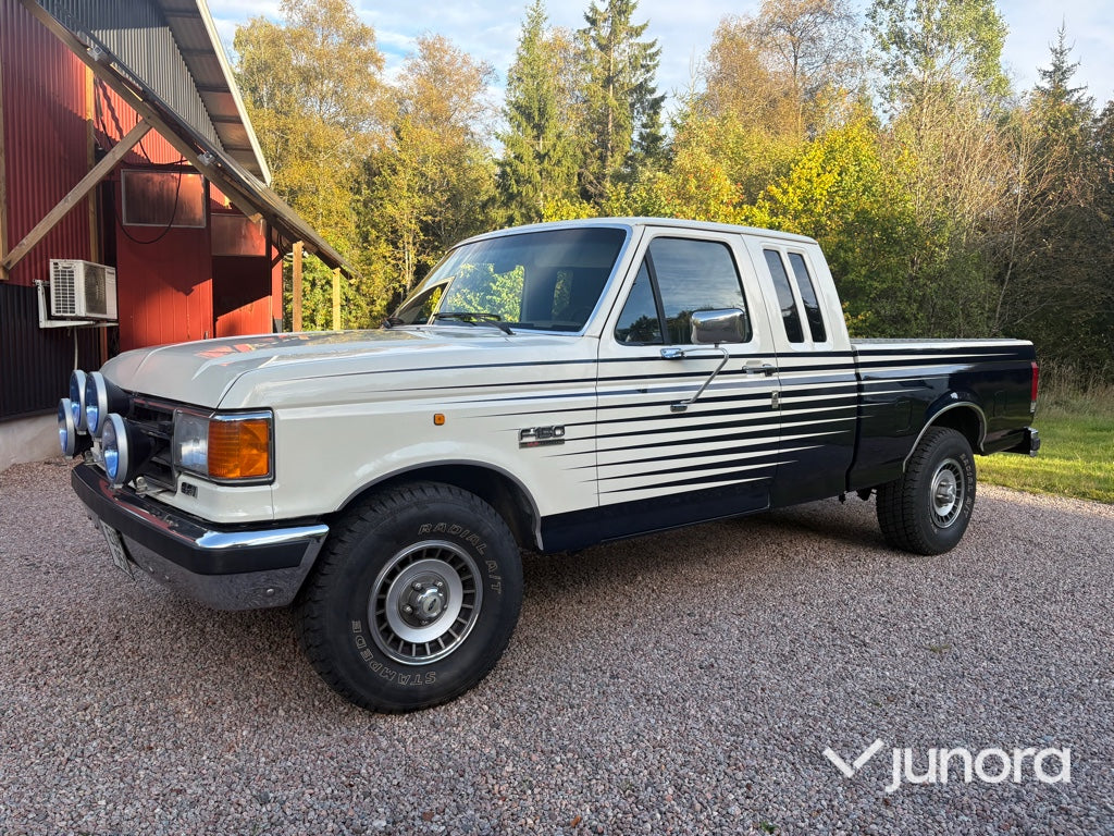 Pickup- Ford F-150 XLT Lariat