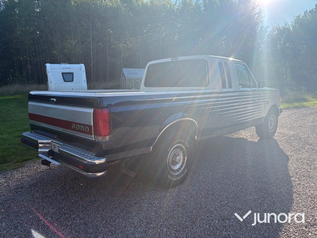 Pickup- Ford F-150 XLT Lariat
