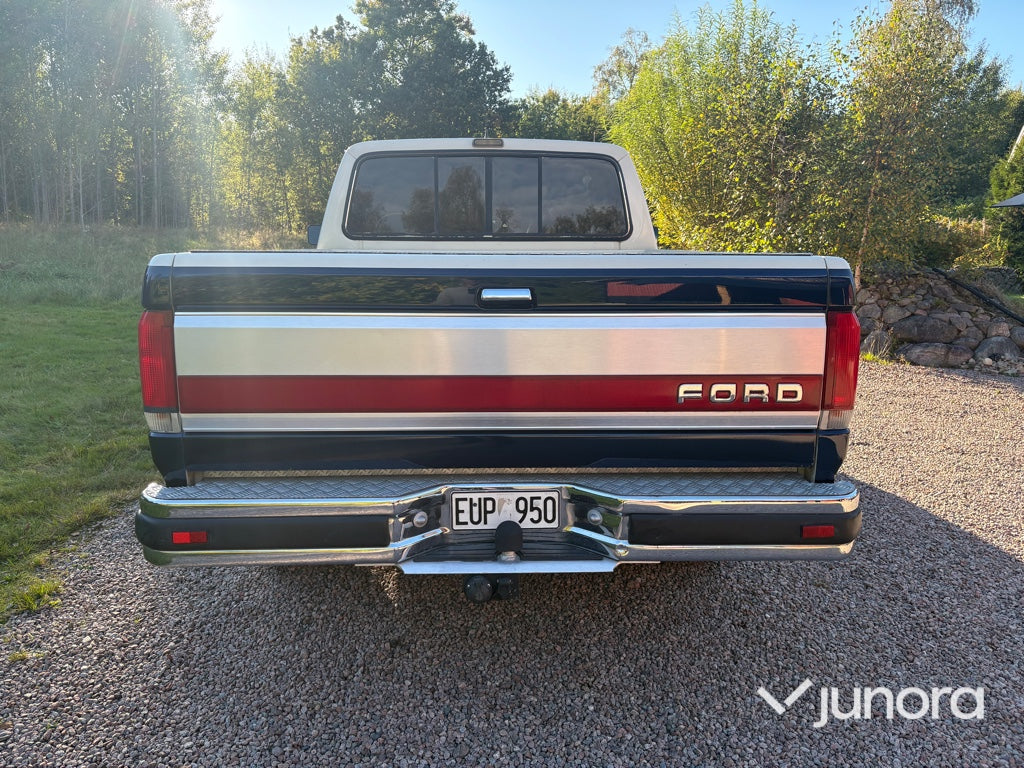 Pickup- Ford F-150 XLT Lariat