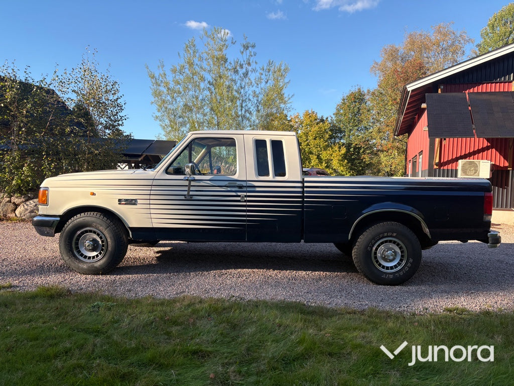 Pickup- Ford F-150 XLT Lariat