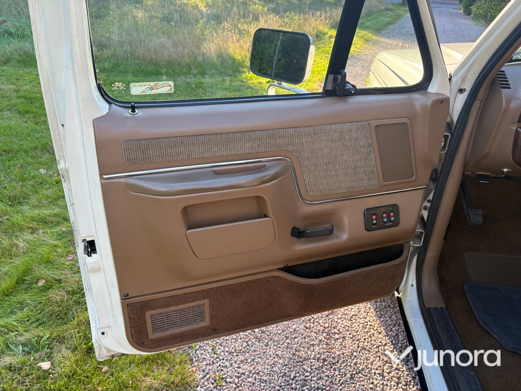 Pickup- Ford F-150 XLT Lariat
