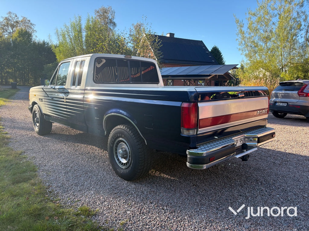 Pickup- Ford F-150 XLT Lariat