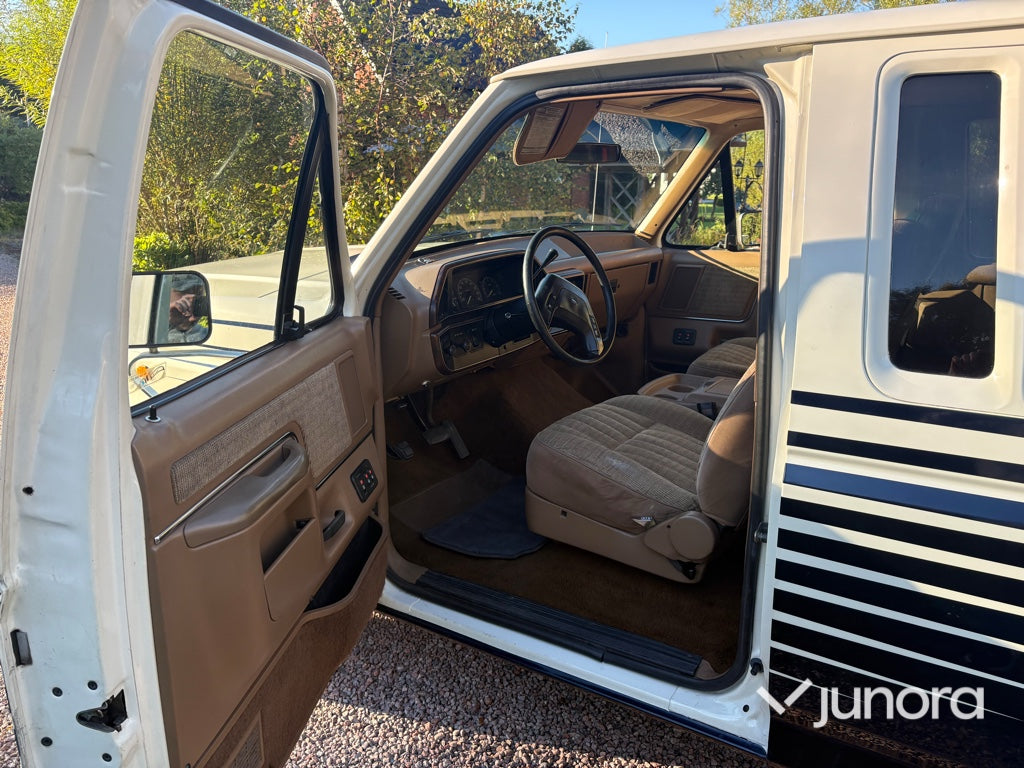 Pickup- Ford F-150 XLT Lariat