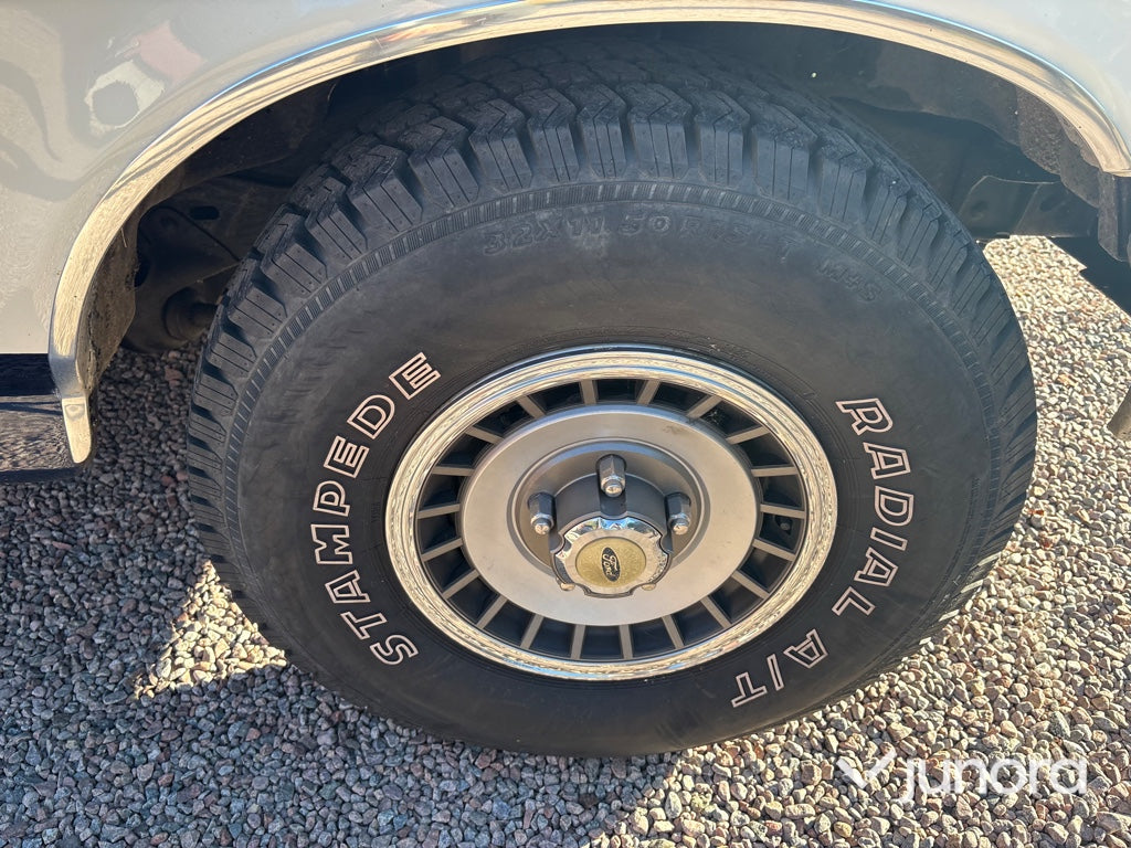 Pickup- Ford F-150 XLT Lariat