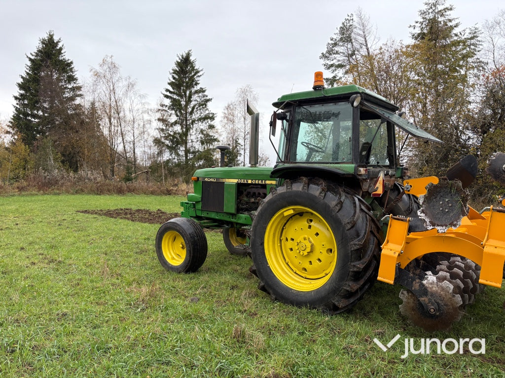 Traktor - John Deere 4040
