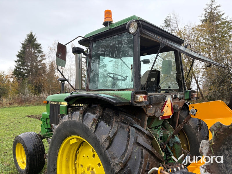 John Deere 4040