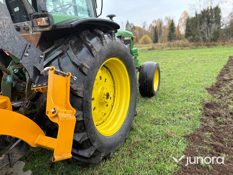John Deere 4040