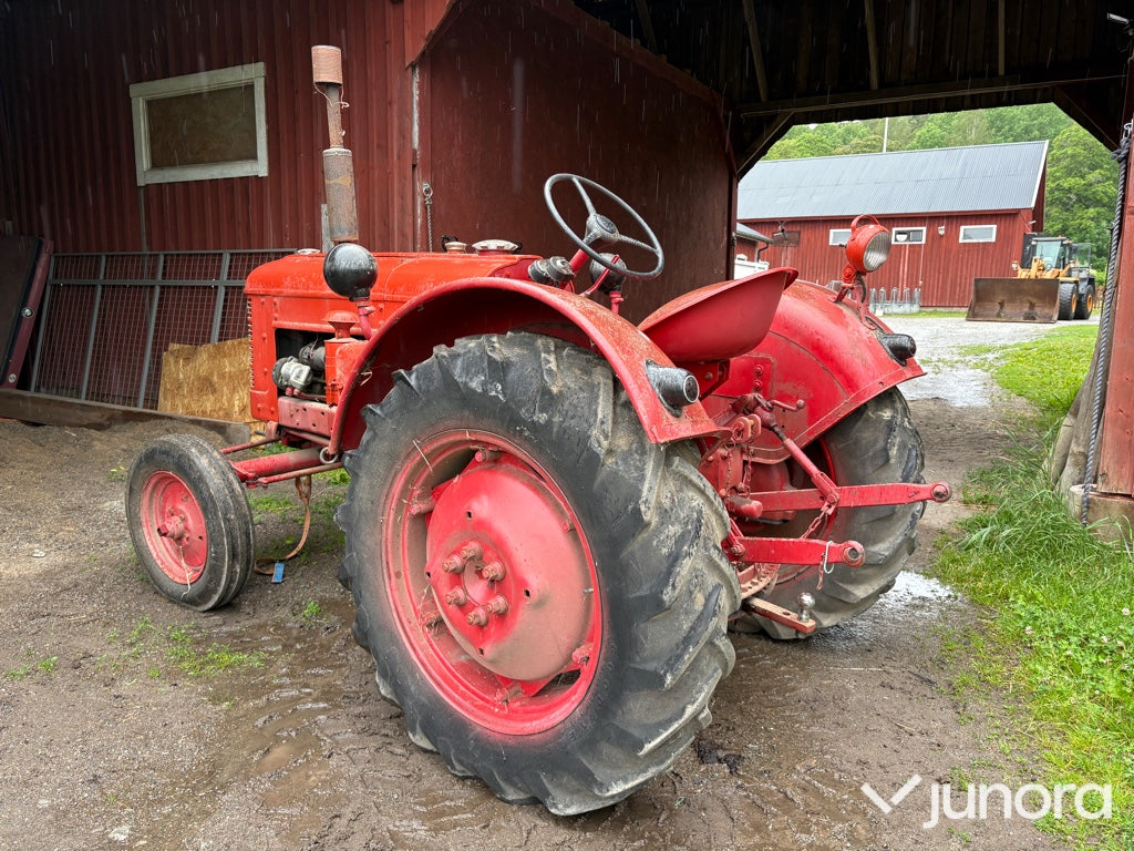 Traktor Volvo T24