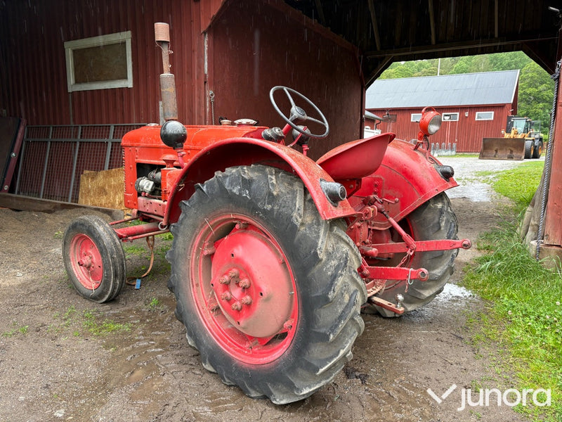 Traktor Volvo T24
