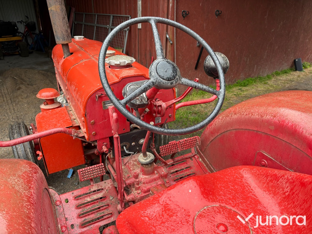 Traktor Volvo T24