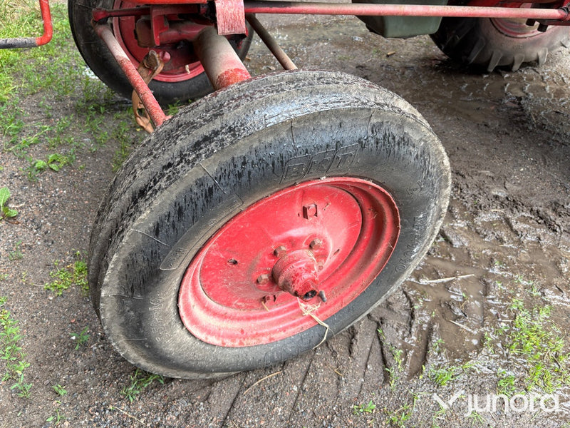 Traktor Volvo T24