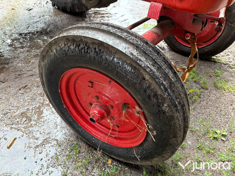 Traktor Volvo T24