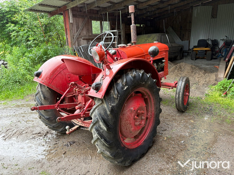 Traktor Volvo T24