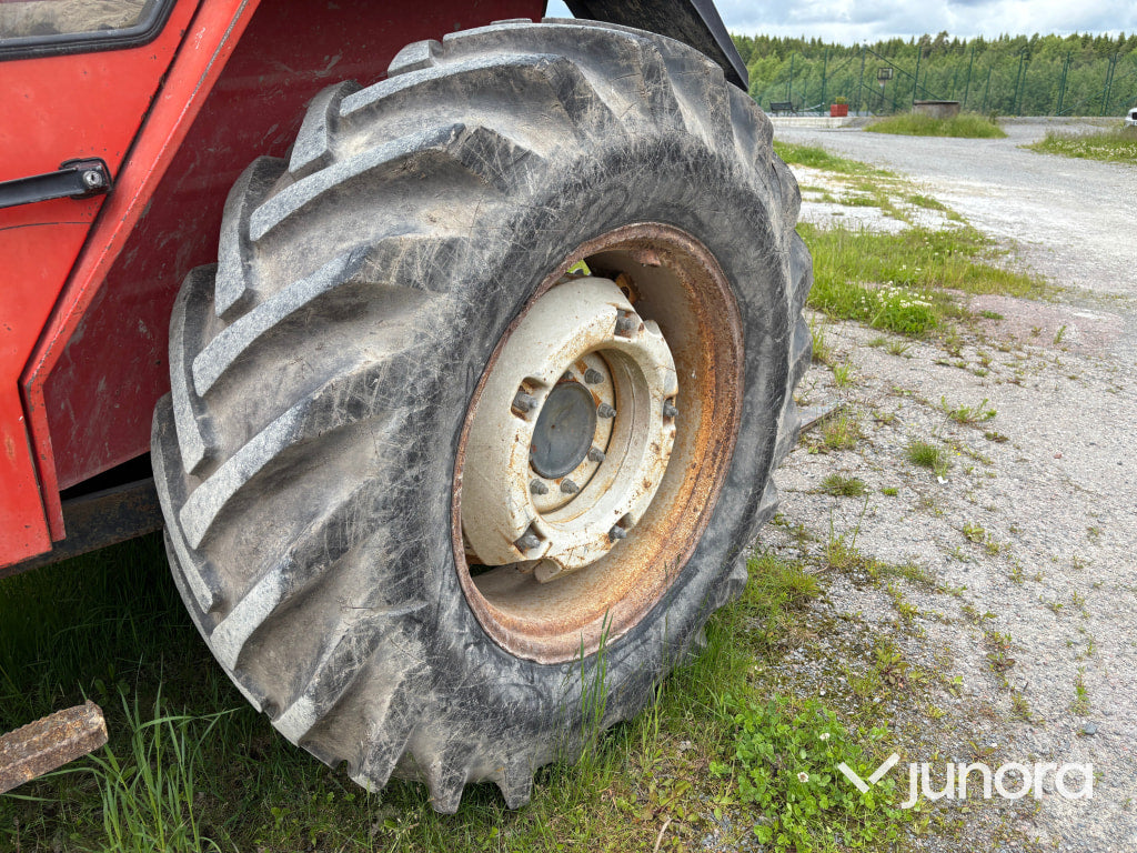Valmet 705-4 med lastare