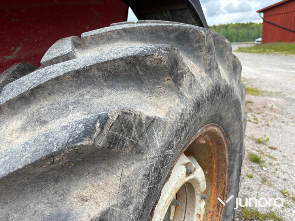 Valmet 705-4 med lastare