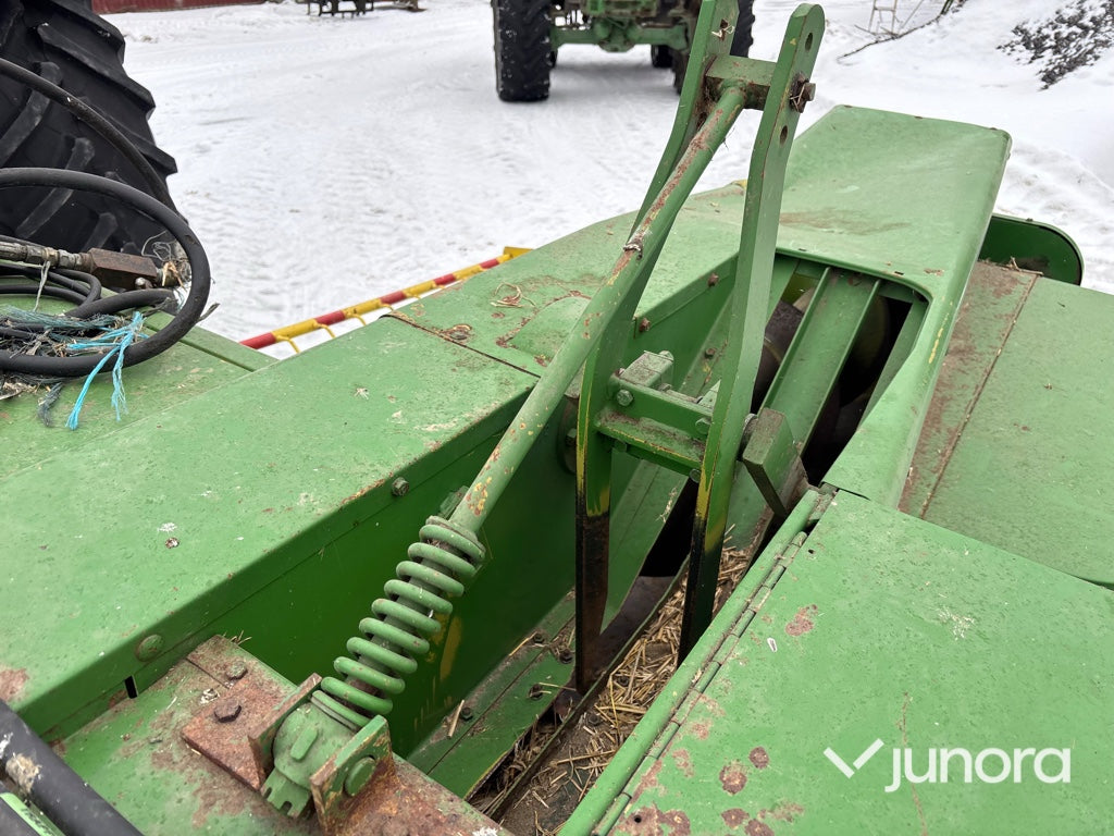 Hårdpress + Kastare - John Deere, 332A