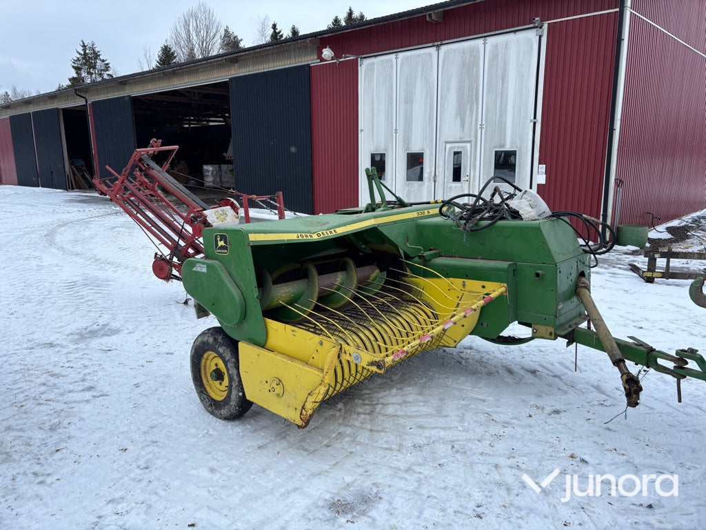 Hårdpress + Kastare - John Deere, 332A