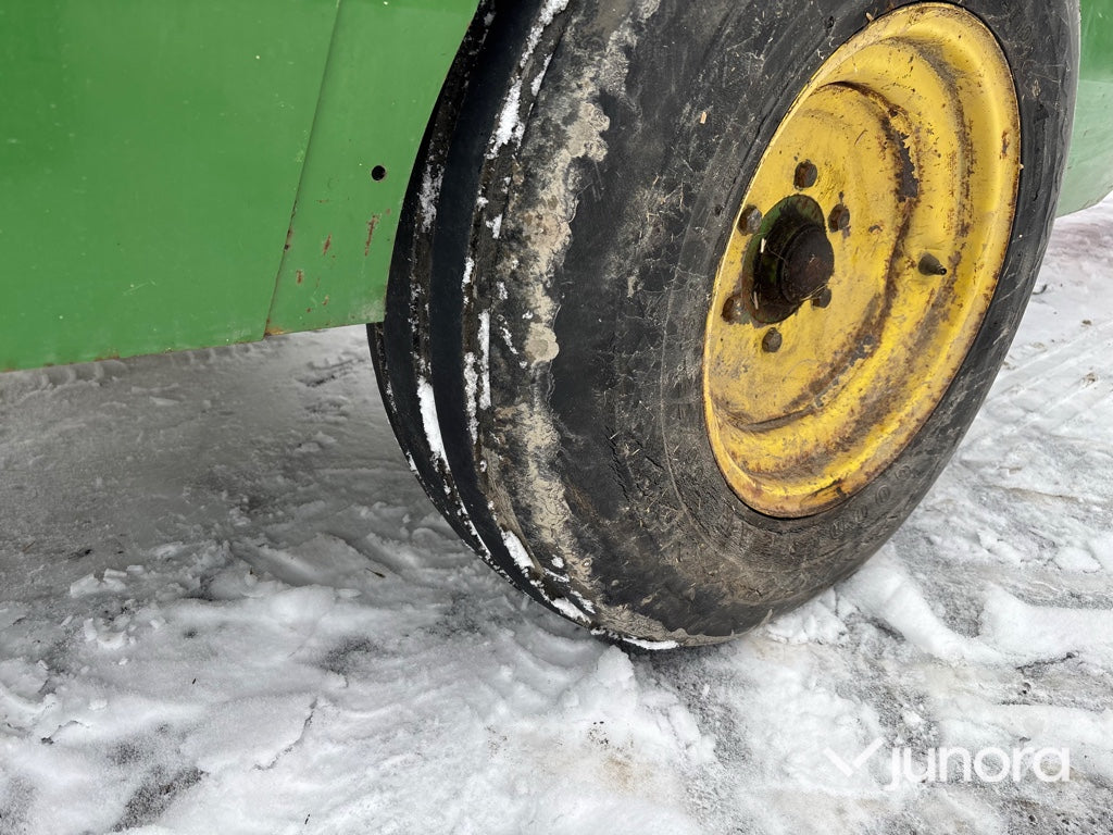 Hårdpress + Kastare - John Deere, 332A