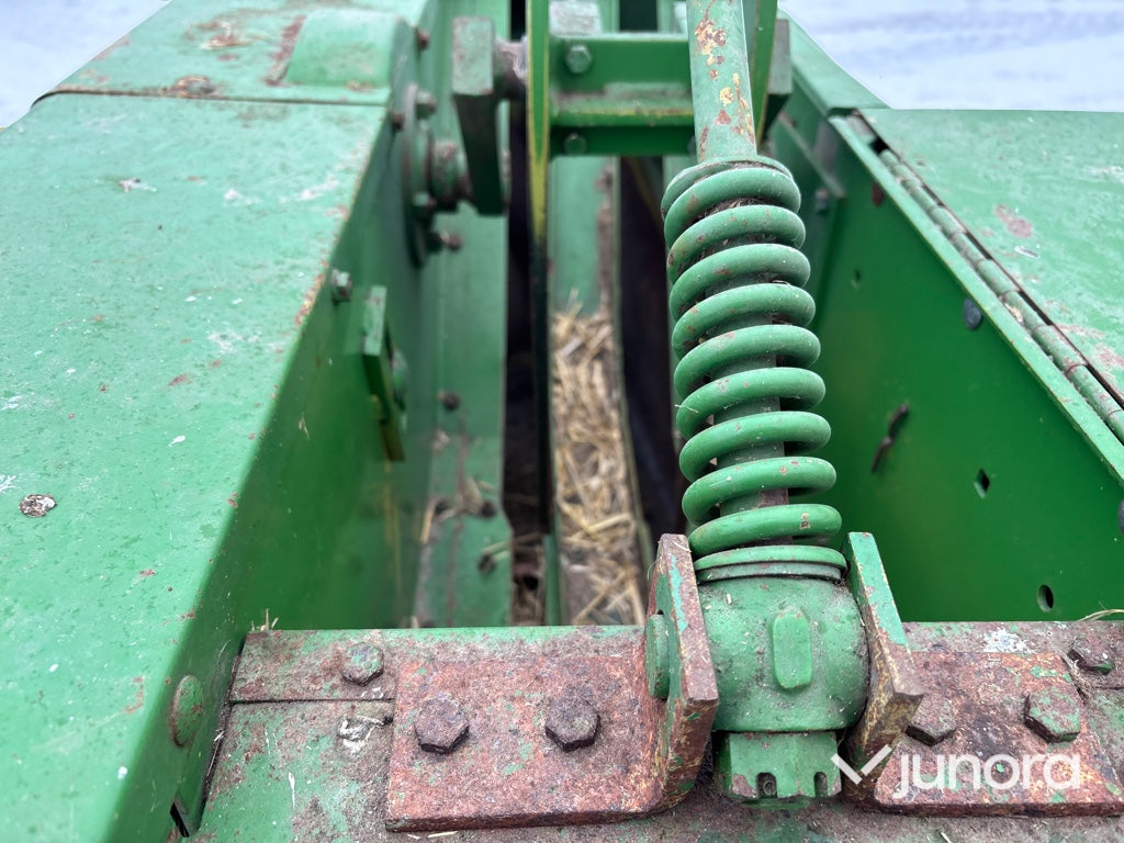 Hårdpress + Kastare - John Deere, 332A