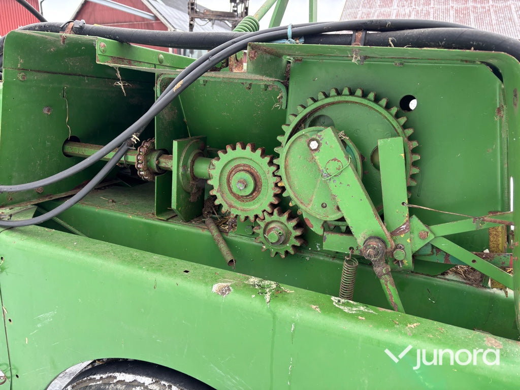 Hårdpress + Kastare - John Deere, 332A
