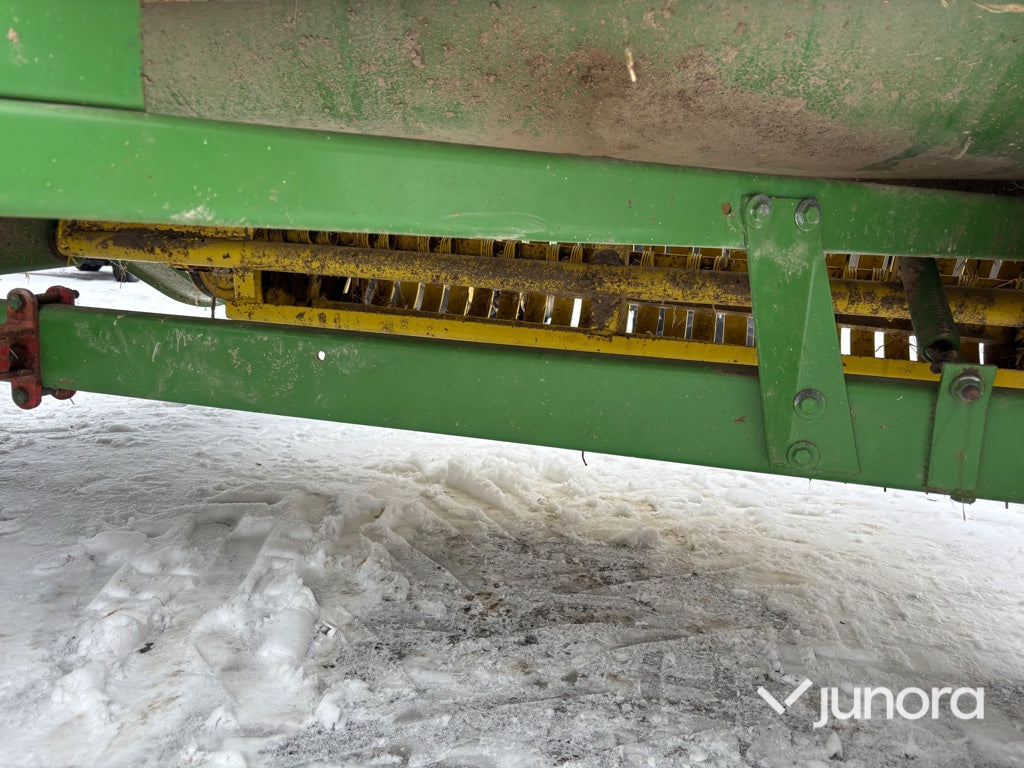 Hårdpress + Kastare - John Deere, 332A