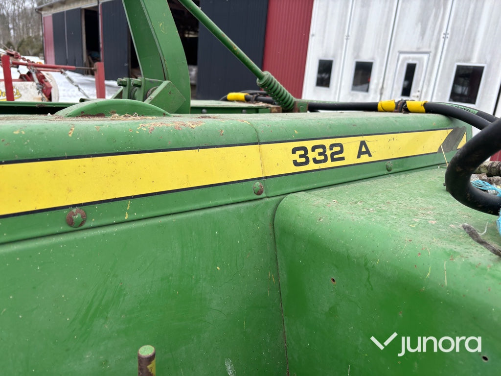 Hårdpress + Kastare - John Deere, 332A