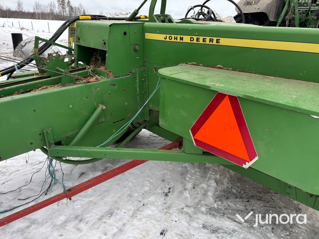Hårdpress + Kastare - John Deere, 332A