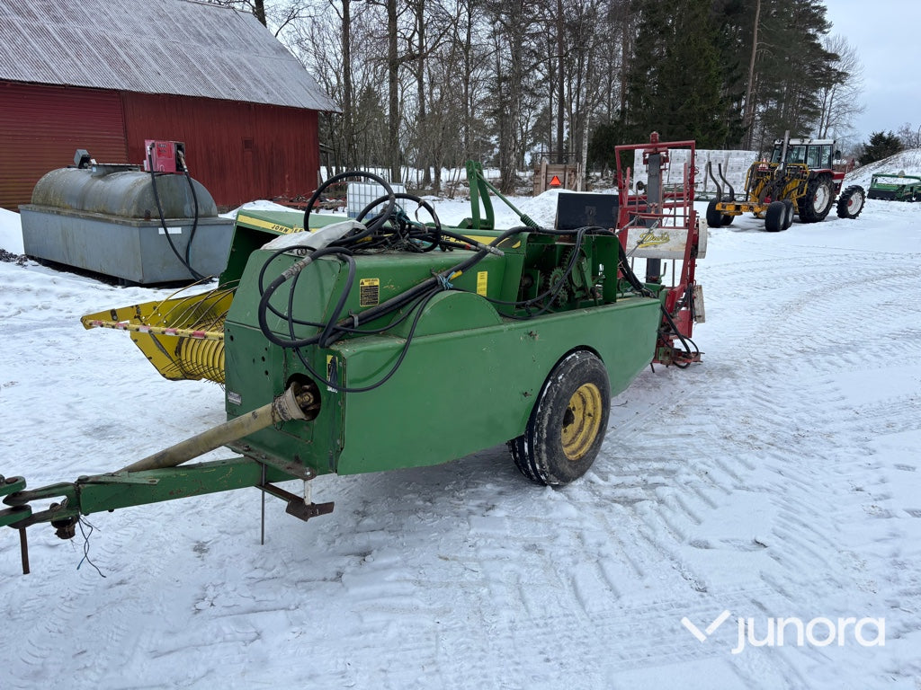 Hårdpress + Kastare - John Deere, 332A