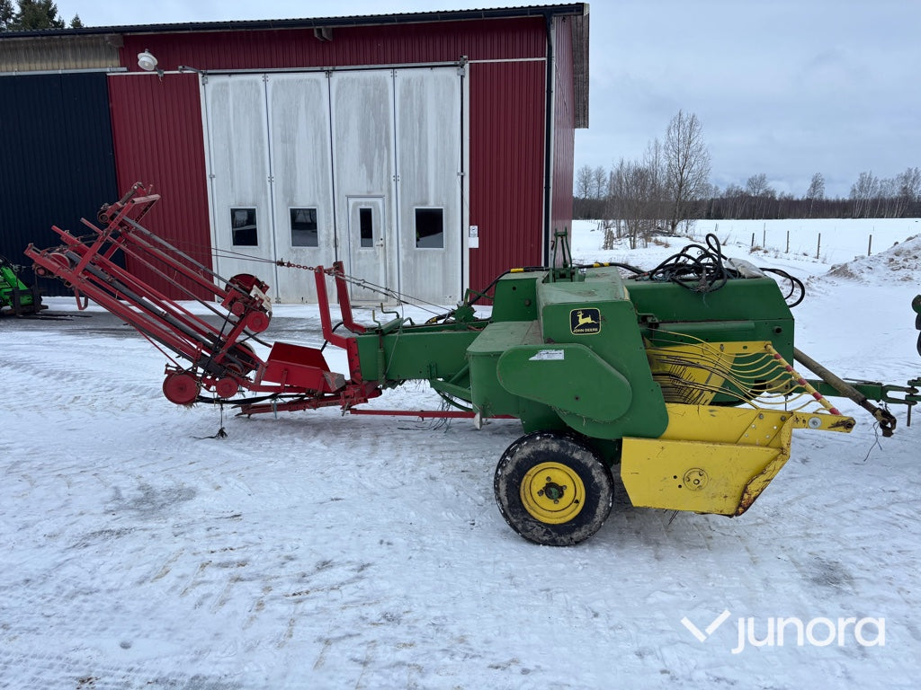 Hårdpress + Kastare - John Deere, 332A