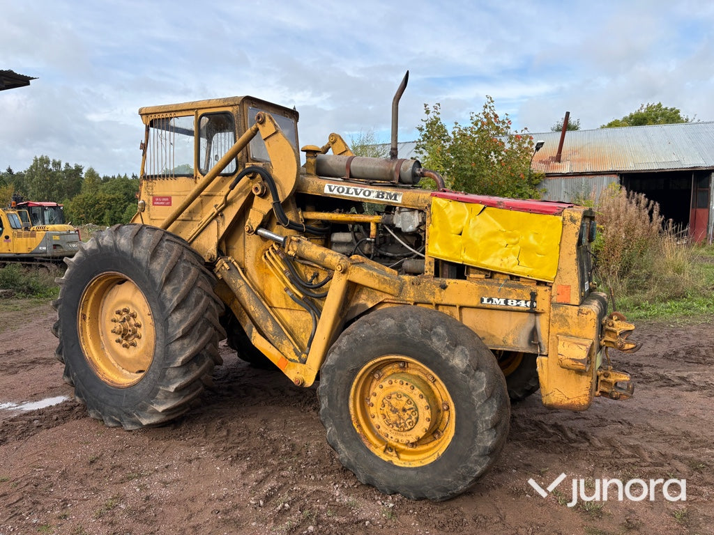 Baklastare Volvo BM LM 840 med skopa