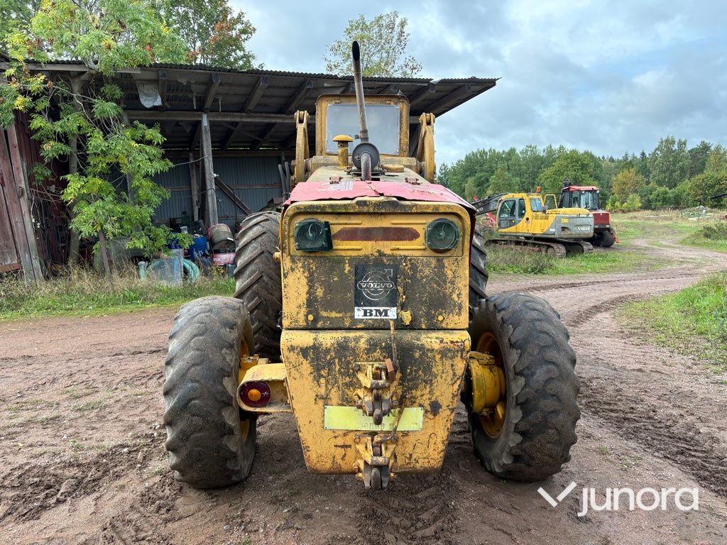 Baklastare Volvo BM LM 840 med skopa
