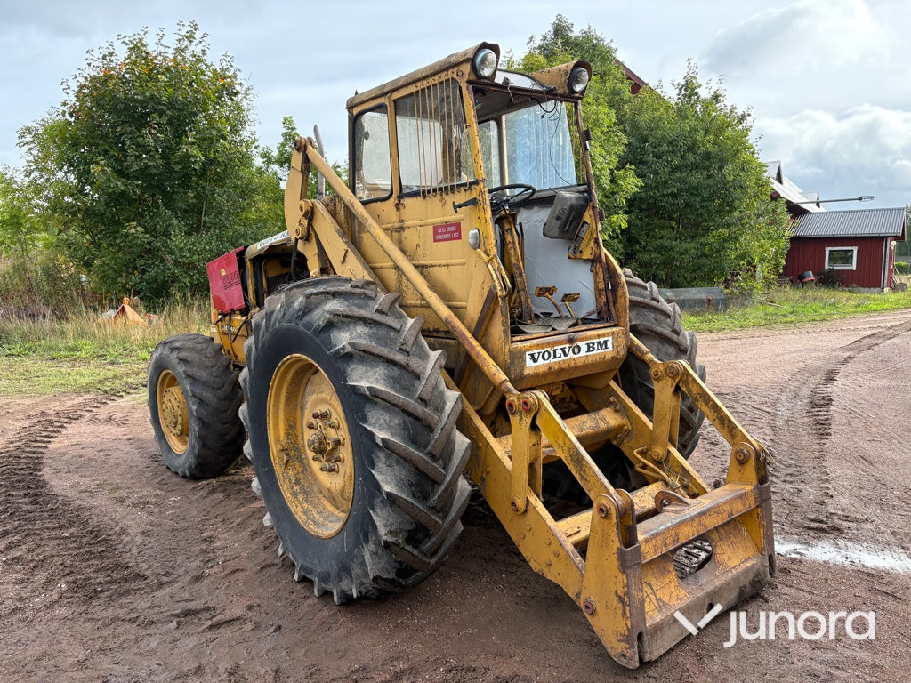 Baklastare Volvo BM LM 840 med skopa