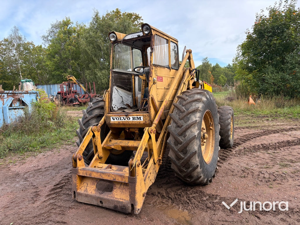 Baklastare Volvo BM LM 840 med skopa